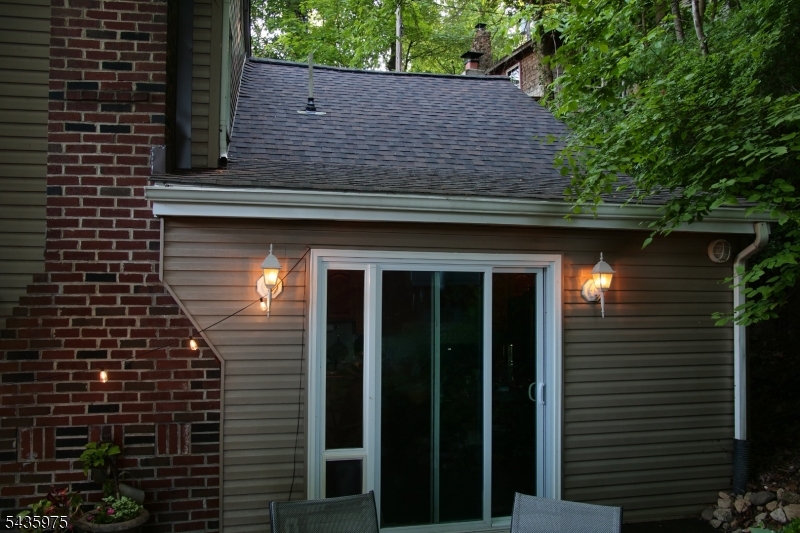 162 Lakeside Dr
