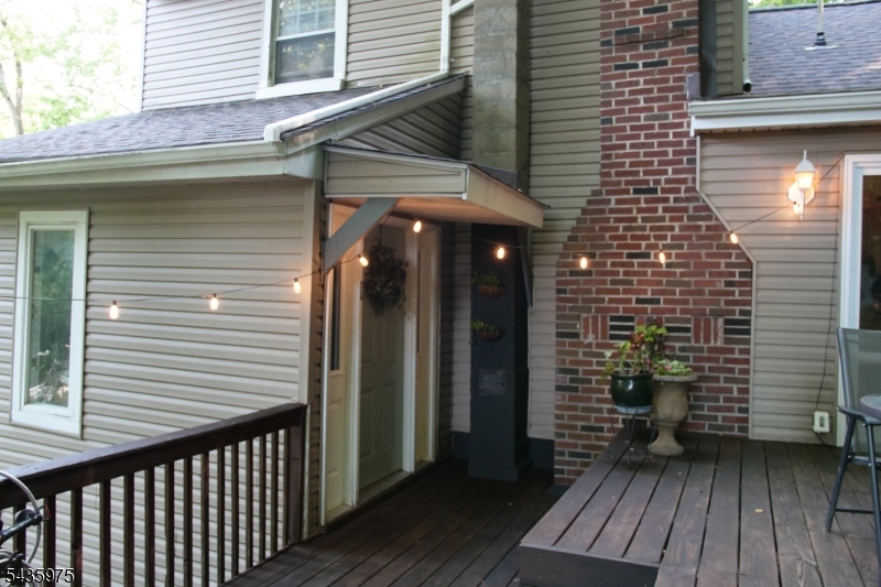 162 Lakeside Dr