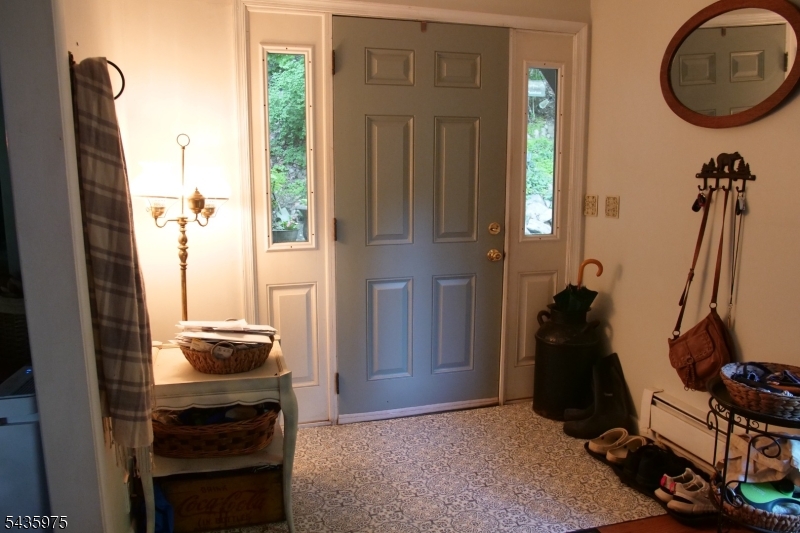 162 Lakeside Dr
