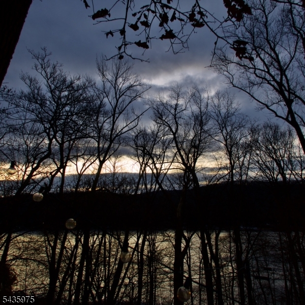 162 Lakeside Dr