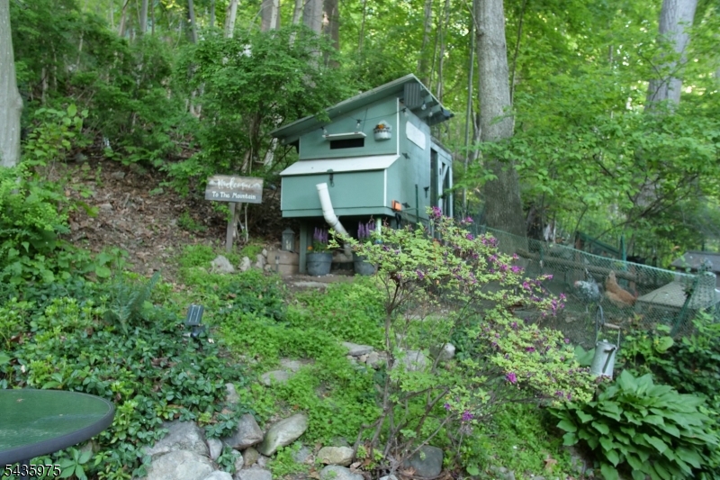162 Lakeside Dr