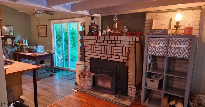 162 Lakeside Dr