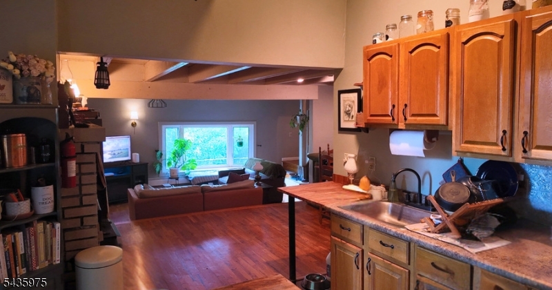 162 Lakeside Dr