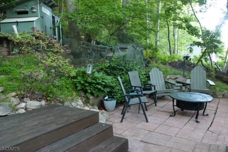 162 Lakeside Dr