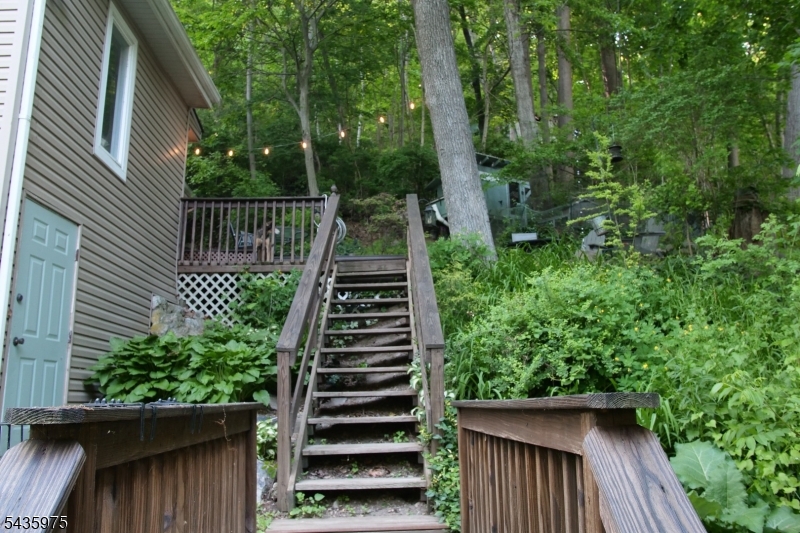 162 Lakeside Dr
