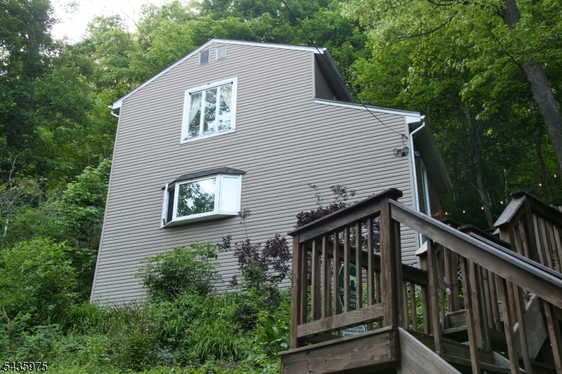 162 Lakeside Dr