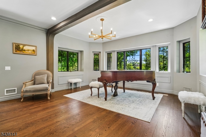 100 Gregory Ave