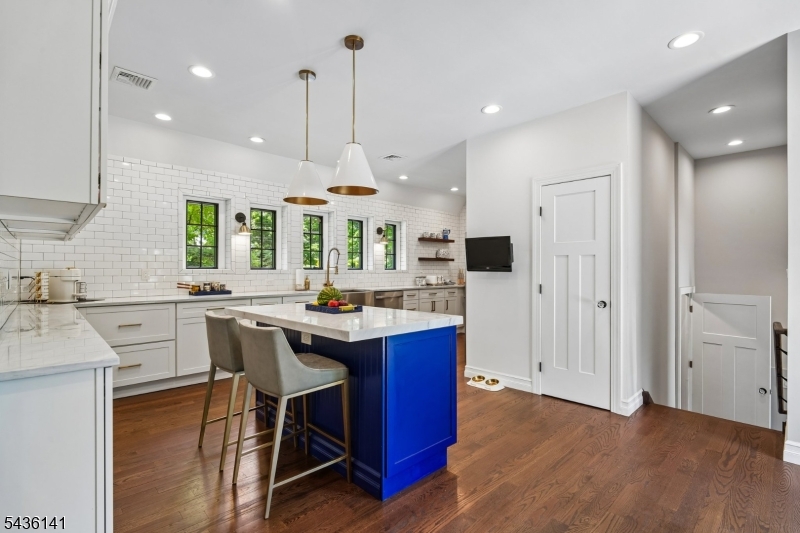 100 Gregory Ave
