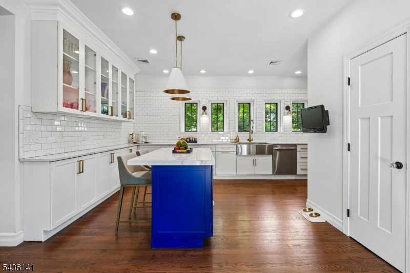100 Gregory Ave