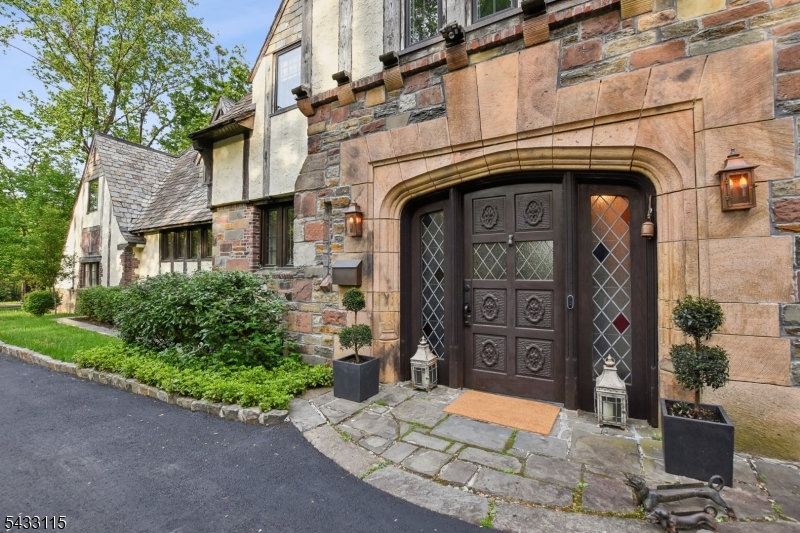100 Gregory Ave