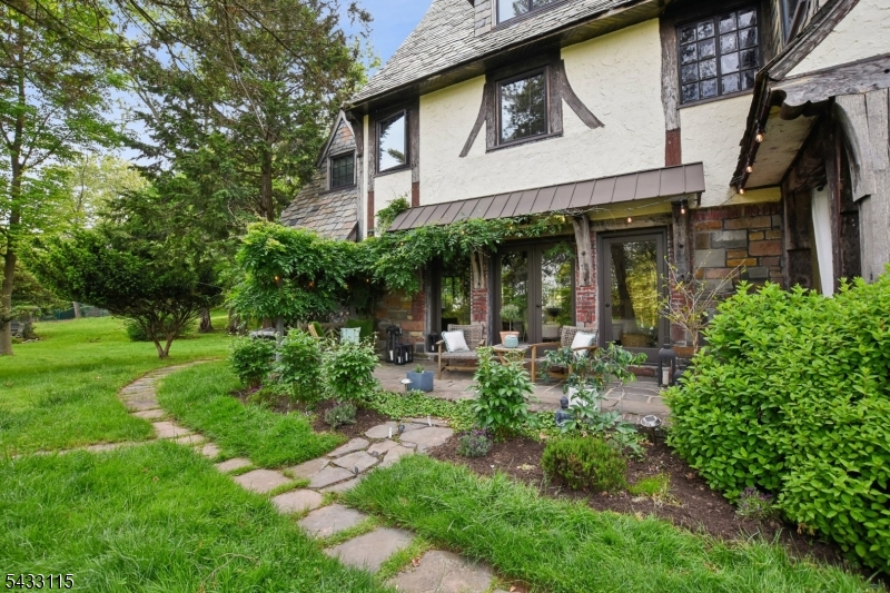 100 Gregory Ave