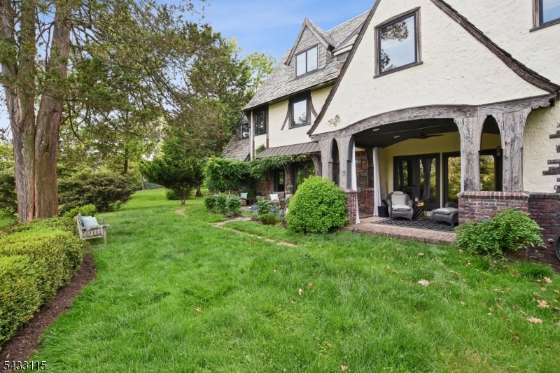 100 Gregory Ave