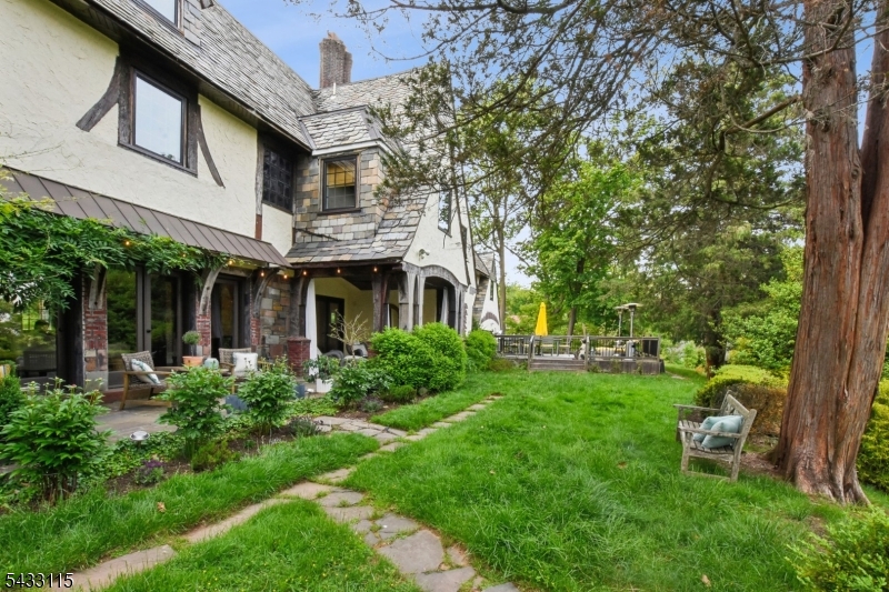 100 Gregory Ave