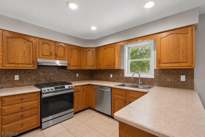 10 Tice Rd