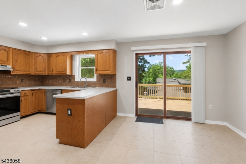 10 Tice Rd