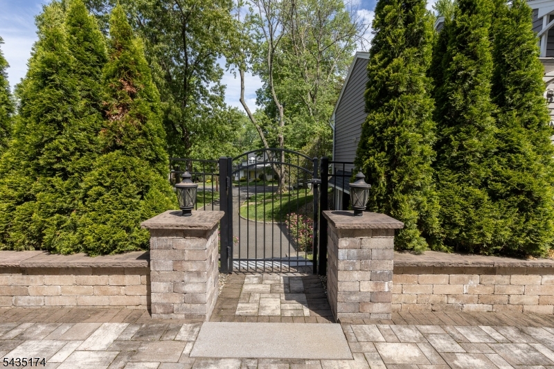 27 Burlington Rd