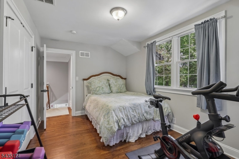 27 Burlington Rd