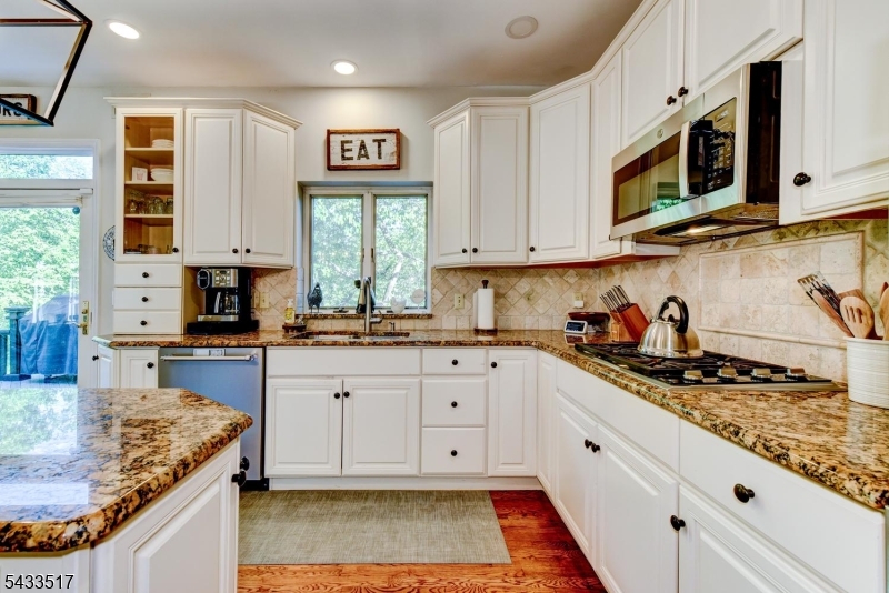 302 Kelly Dr