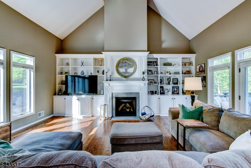 302 Kelly Dr