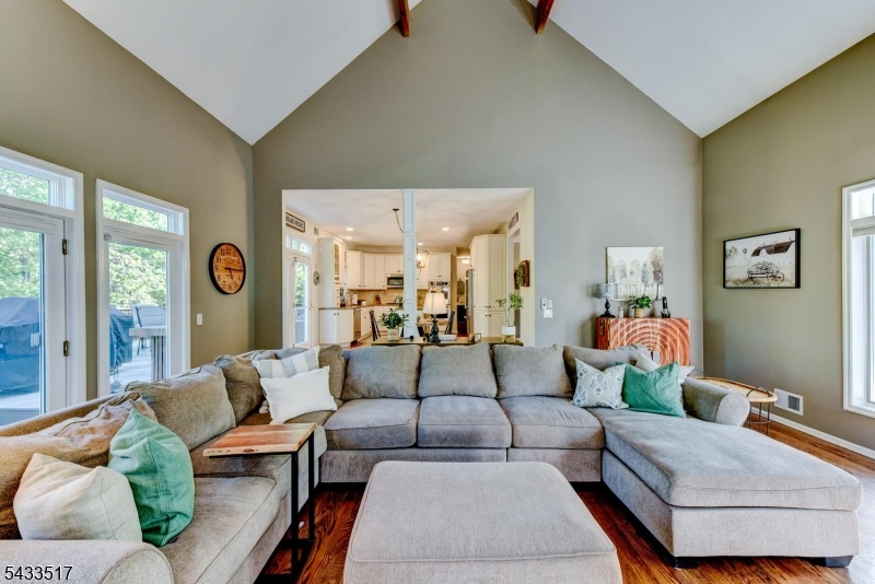 302 Kelly Dr