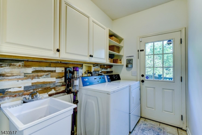 302 Kelly Dr