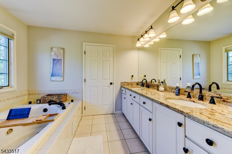 302 Kelly Dr