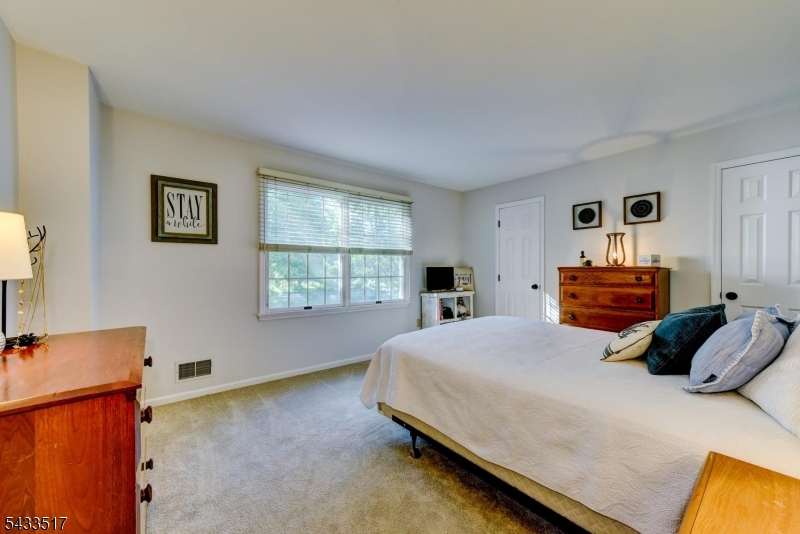 302 Kelly Dr