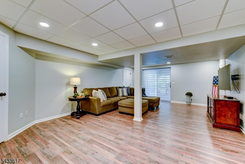 302 Kelly Dr