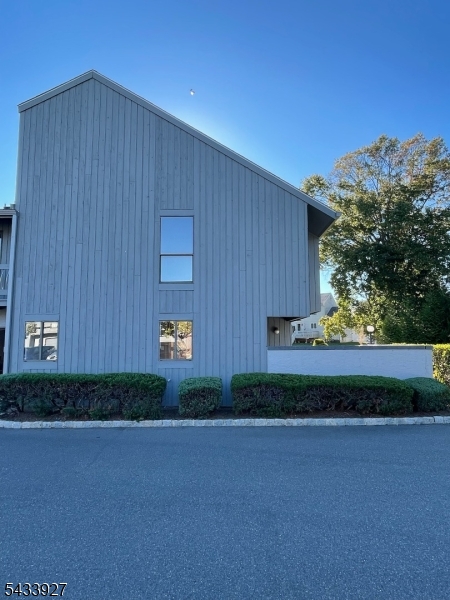 73 Linda Ln