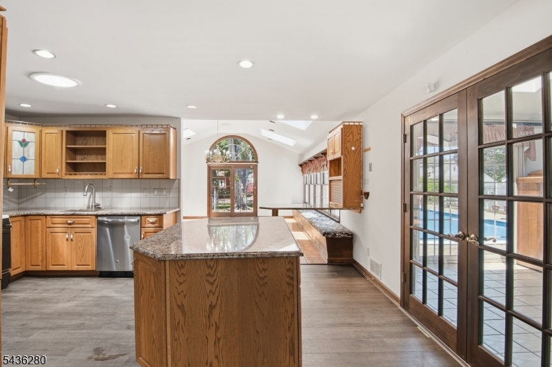 1252 Ringwood Ave