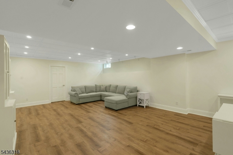 110 Nelson Pl