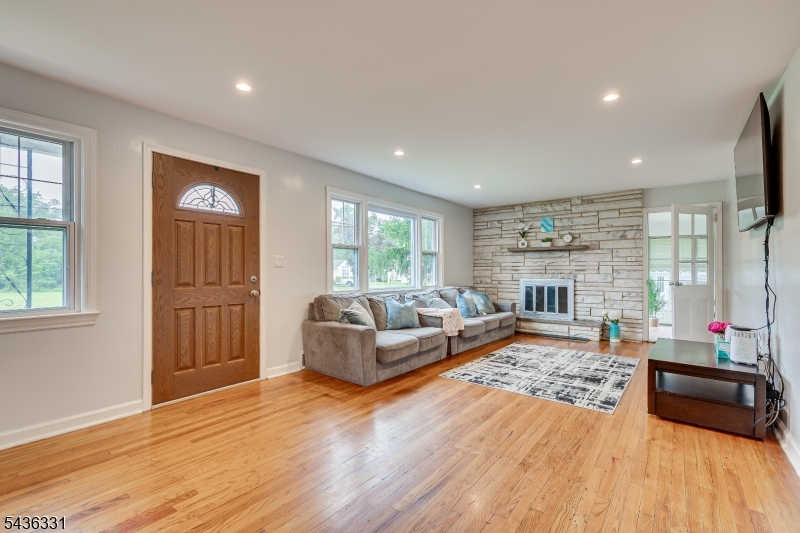 113 Dutch Neck Rd