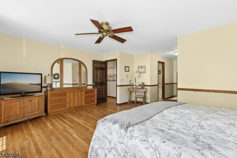220 Queens Ln