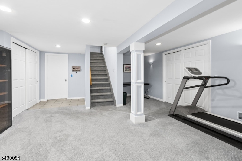 220 Queens Ln