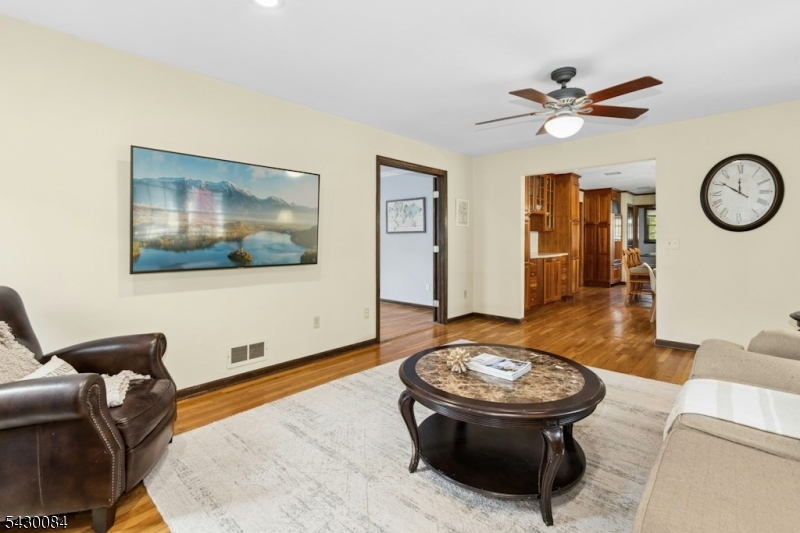 220 Queens Ln