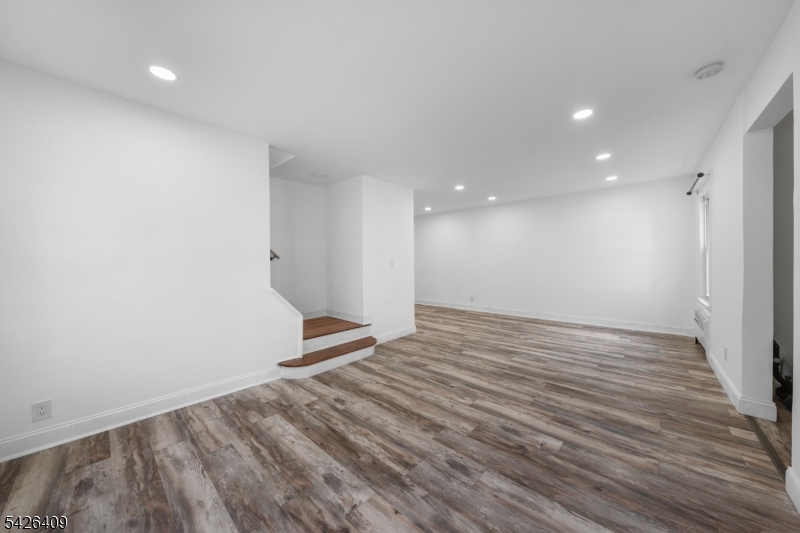 8 Melrose Ter