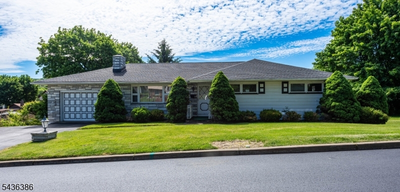 35 Hillside Ave