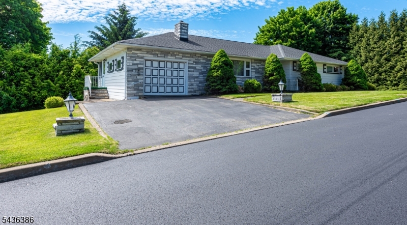 35 Hillside Ave