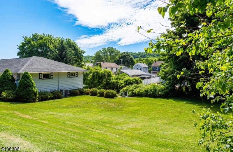 35 Hillside Ave