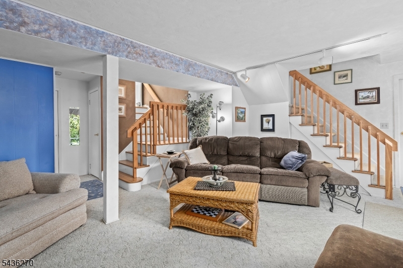 38 Forest Dr