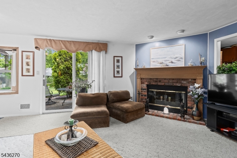 38 Forest Dr