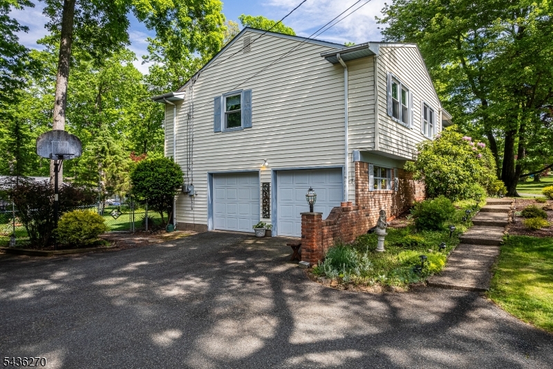 38 Forest Dr
