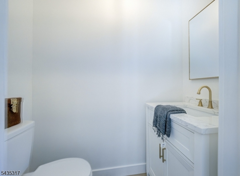 5 Ravine Dr