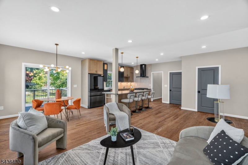 136 Lake Shore Dr