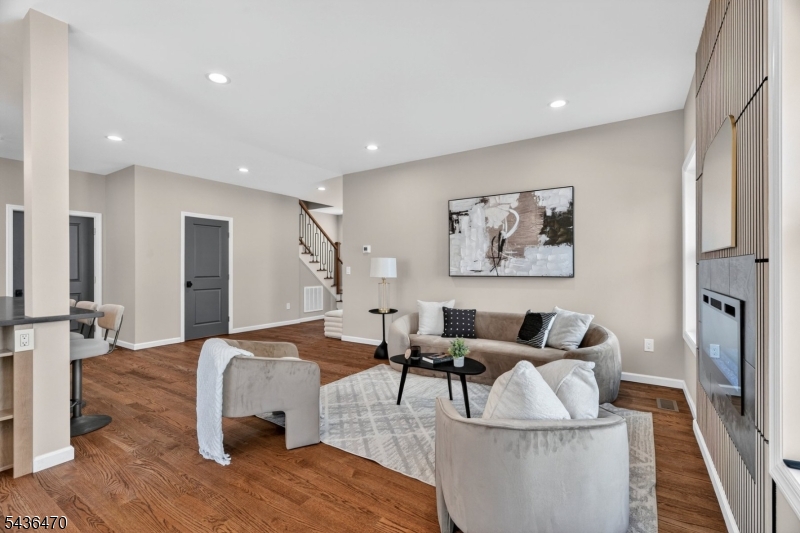 136 Lake Shore Dr
