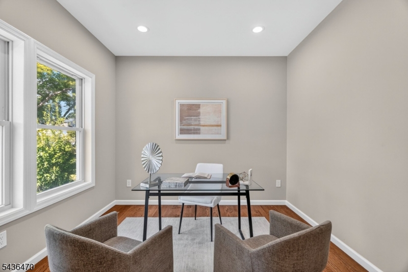 136 Lake Shore Dr