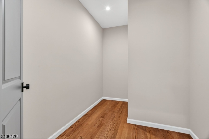136 Lake Shore Dr