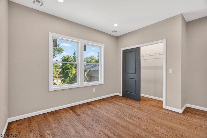 136 Lake Shore Dr