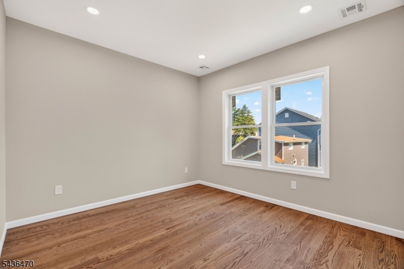 136 Lake Shore Dr