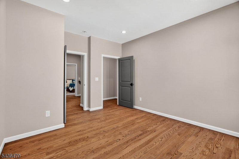 136 Lake Shore Dr
